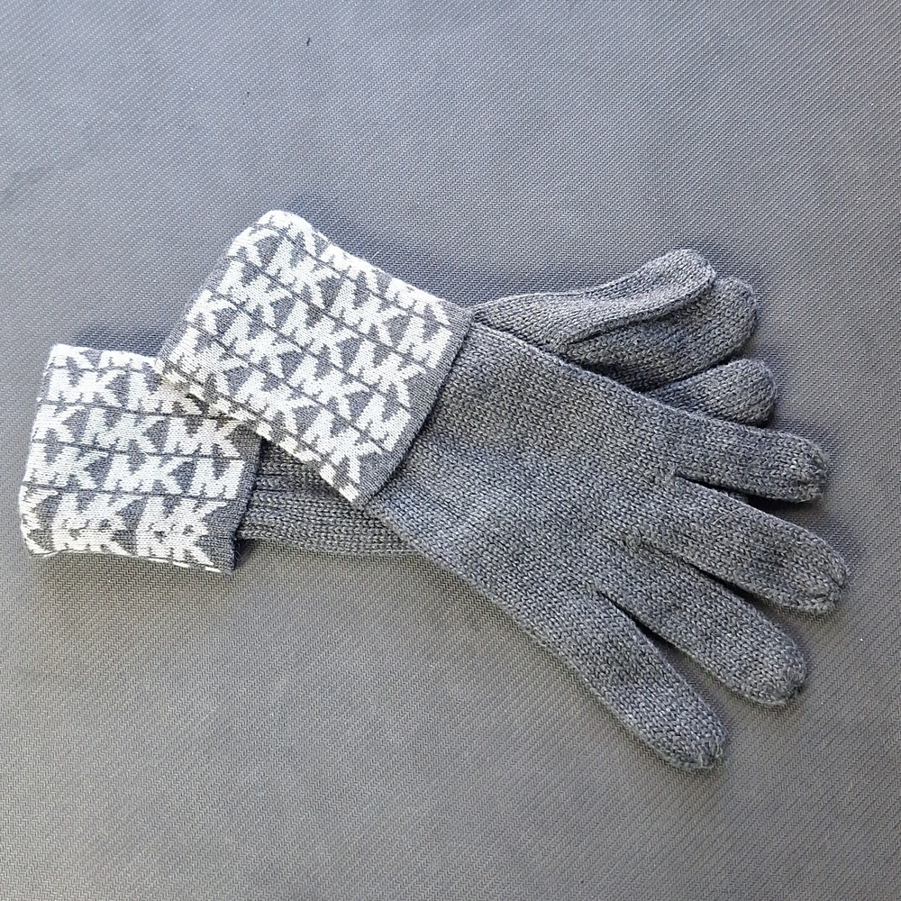 Michael Kors Knit Gloves Gray Logo Print Cuff